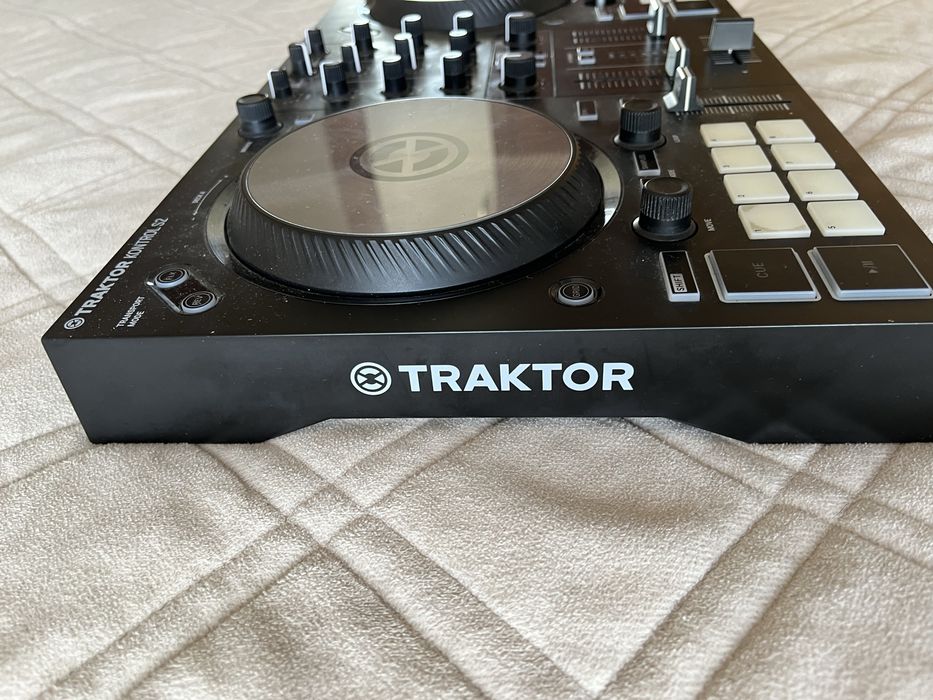 DJ контроллер Native Instruments Traktor Kontrol S2 MK3