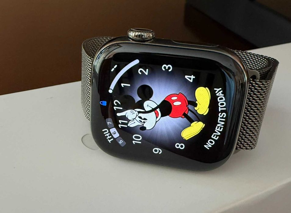 Apple Watch Series 11 Natural Titanium 42 mm GPS + Cellular – 99% Battery Health