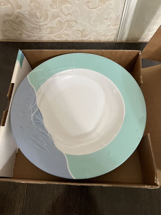 Фарфоровые тарелки Tupperware