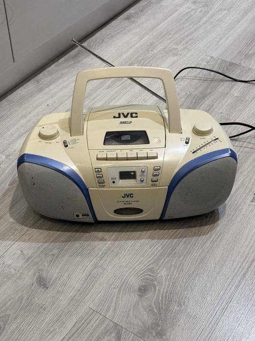 Radio casetofos cu cd