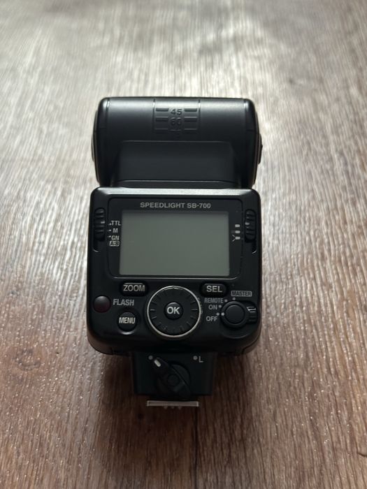 Продам вспышку Nikon SB-700