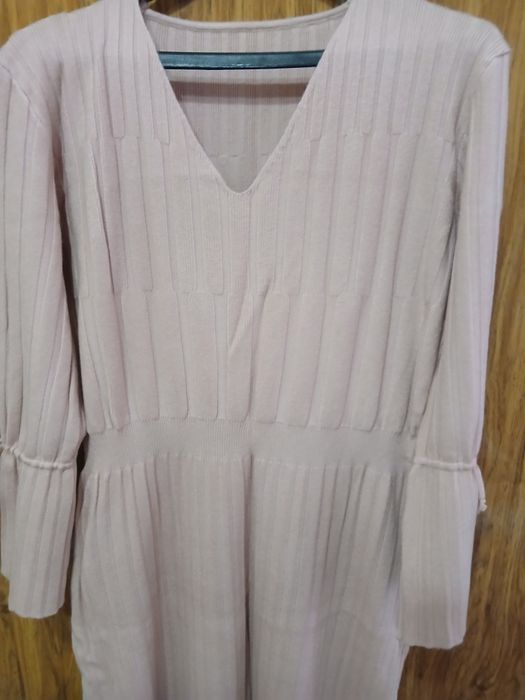 Платье нежно розовое