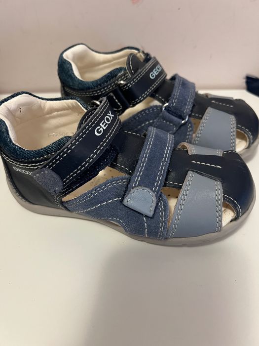 Якета и детски обувки