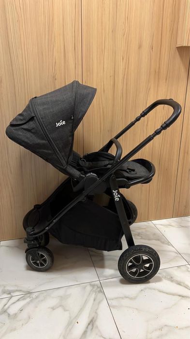 Коляска Joiе.