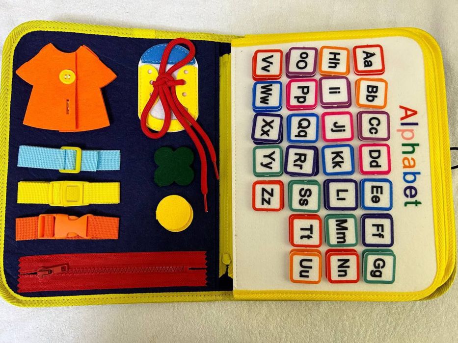 Busy book montessori