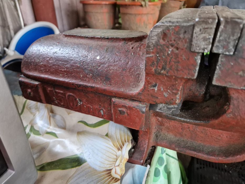 Menghina 150 MM cu banc