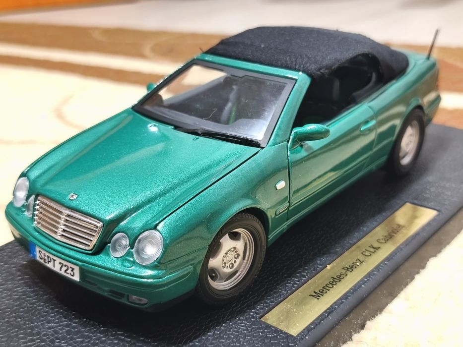 Macheta auto  Anson 1:18 - Mașină decapotabilă - Mercedes Benz CLK 320 Cabriolet - Cu acoperiș din material textil adevărat care se deschide.