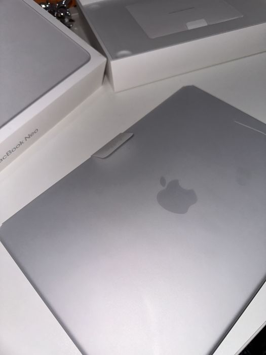 Продаю абсолютно новый Macbook Neo