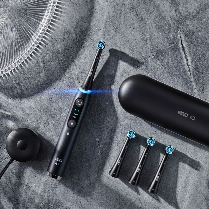 Електрическа четка за зъби Oral-B iO9 ЧИСТО НОВА