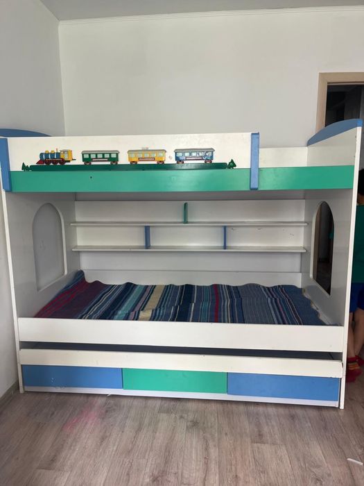 Двухьярусный кровать