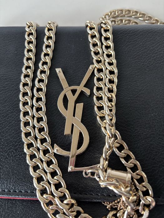 Poseta Yves Saint Laurent