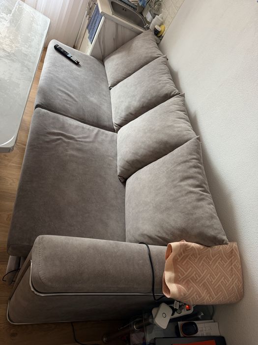 Продам угловой диван с креслом