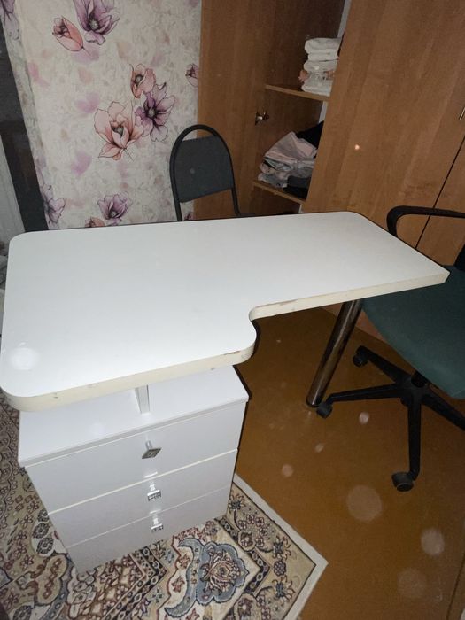 Маникюрный стол 10000