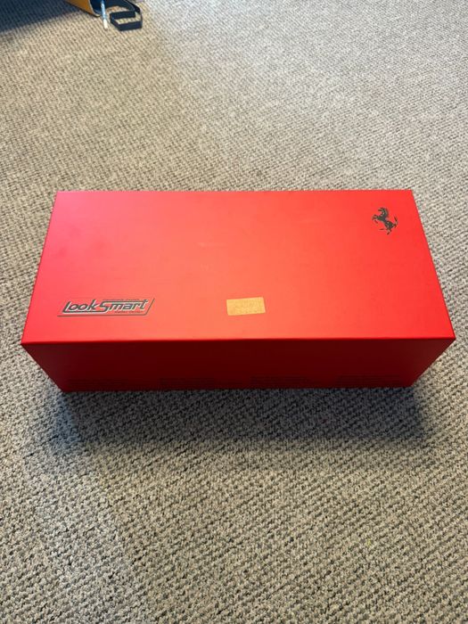 Macheta Looksmart 1:12 Ferrari F80 Noua