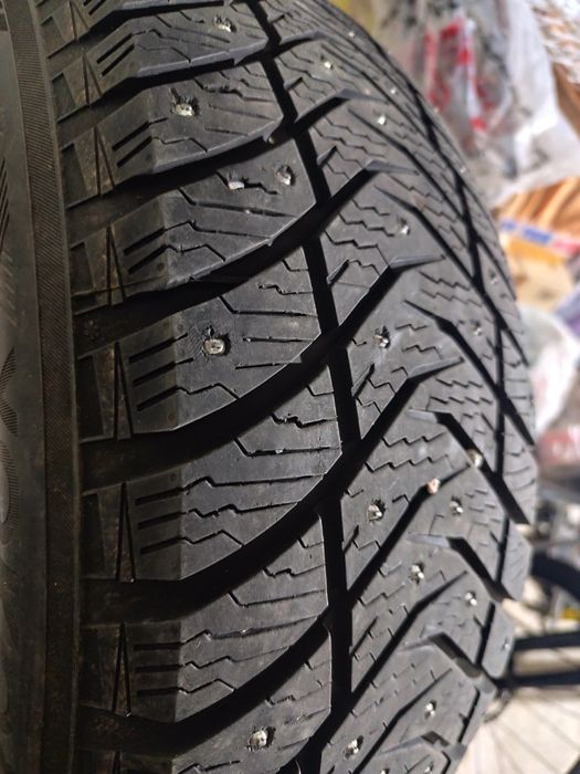 Продам шипованные колеса