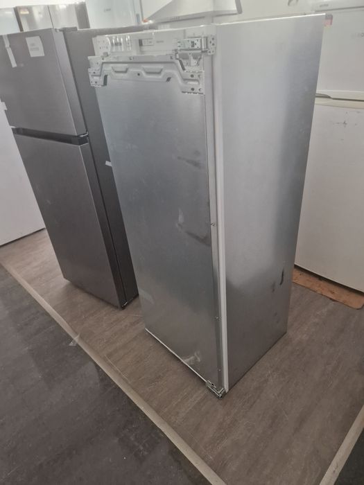 Хладилник за вграждане Bosch A++  140 см Чисто нов