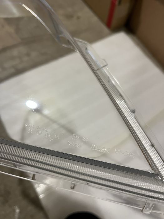 Стекло фары Lexus GX 470