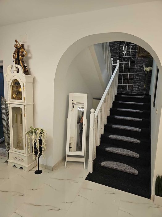 Casa P+1 cu anexe