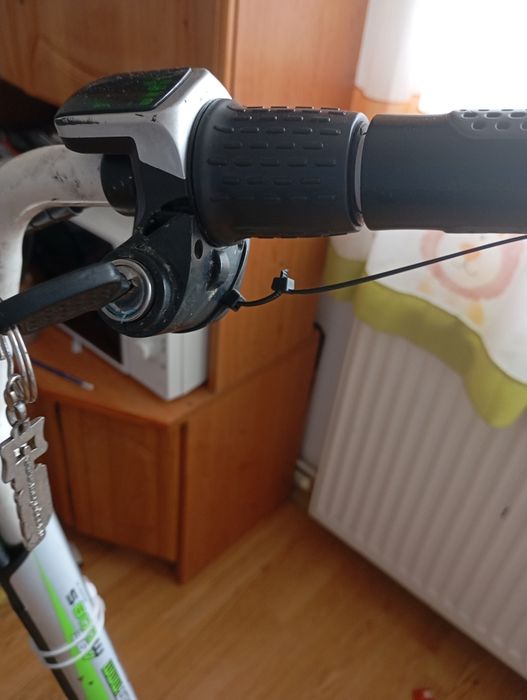 Vând trotineta electrica pe lant