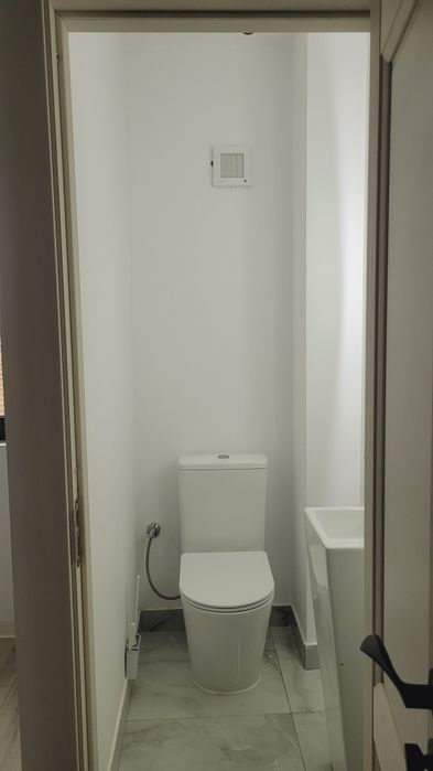 Birou de închiriat, Traian