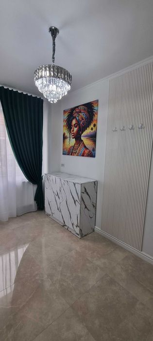 Camera de închiriat în salon nou