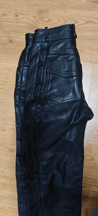 Vând Pantaloni Moto Piele Neagră cu Șireturi Laterale și Capse