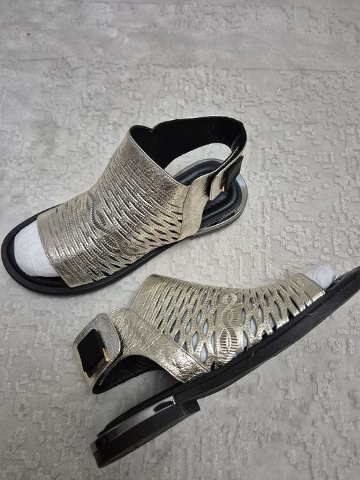 Босоножки модные, кожа