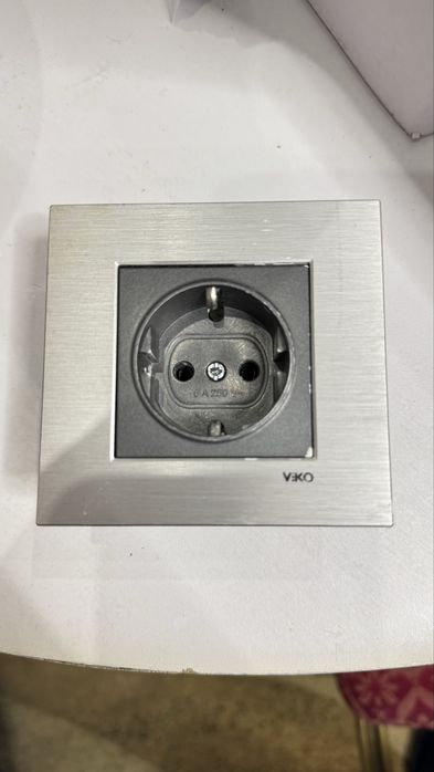 Продам розетки Viko