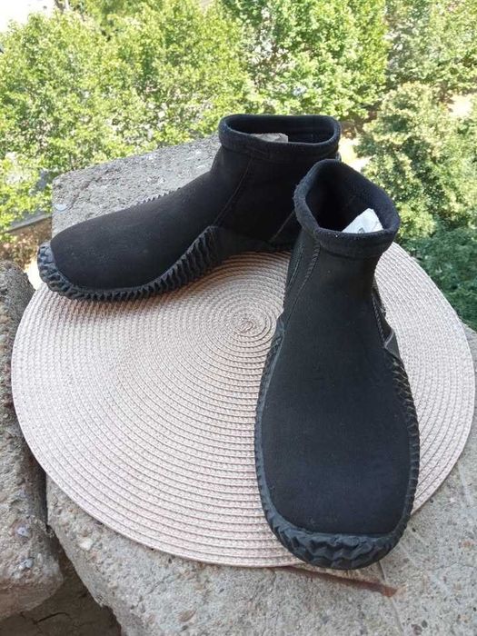 Pantofii scufundari noi Mares Equator, mar 39.5 (25 cm) made in Italy.