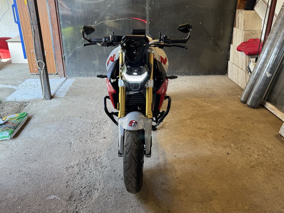 Motocicleta Bmw F900R