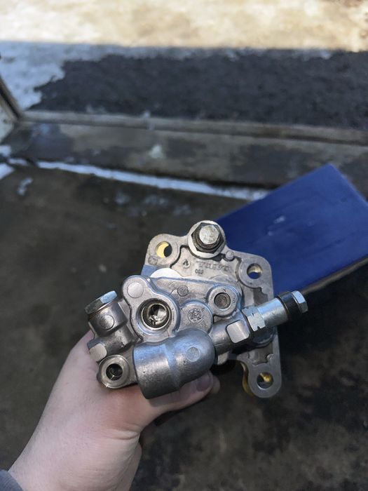 Volvo топливный насас новый