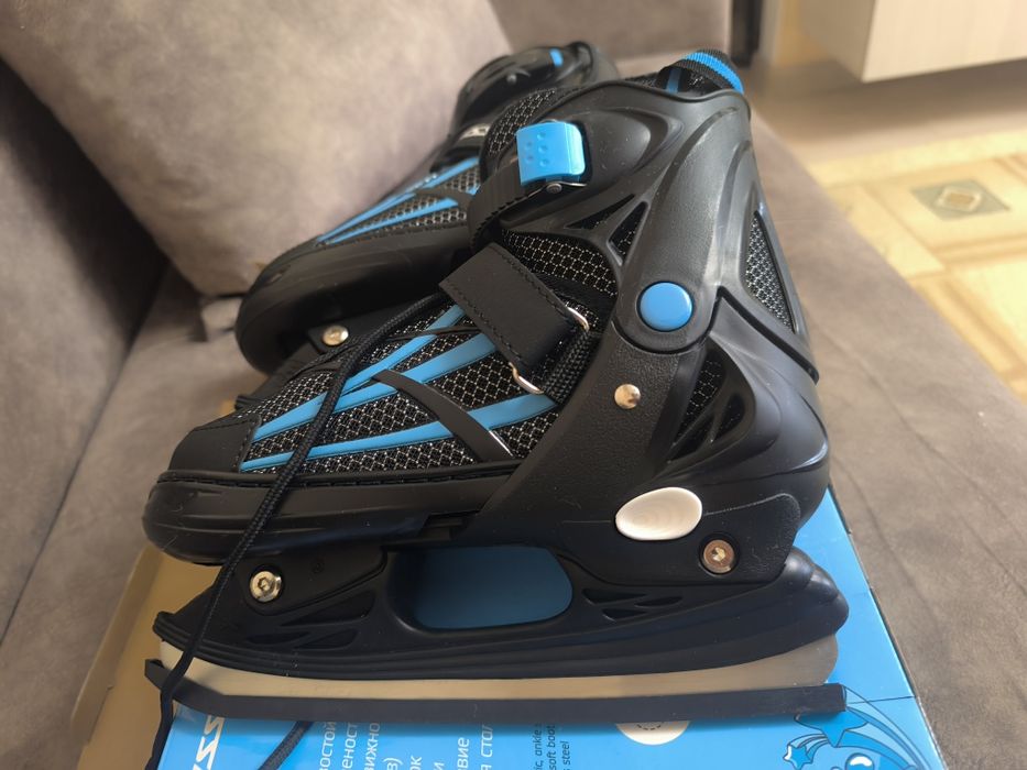 Коньки подростковые.