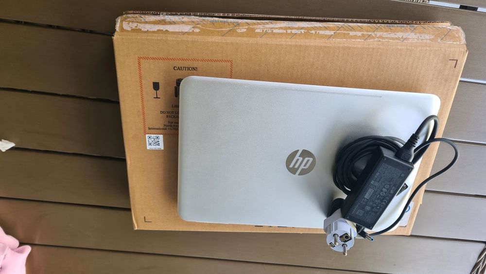 Laptop HP Pavilion 14-al101nq defect.