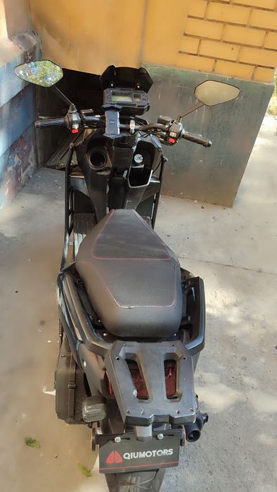 Benzinli skuter Qiumotors Tank