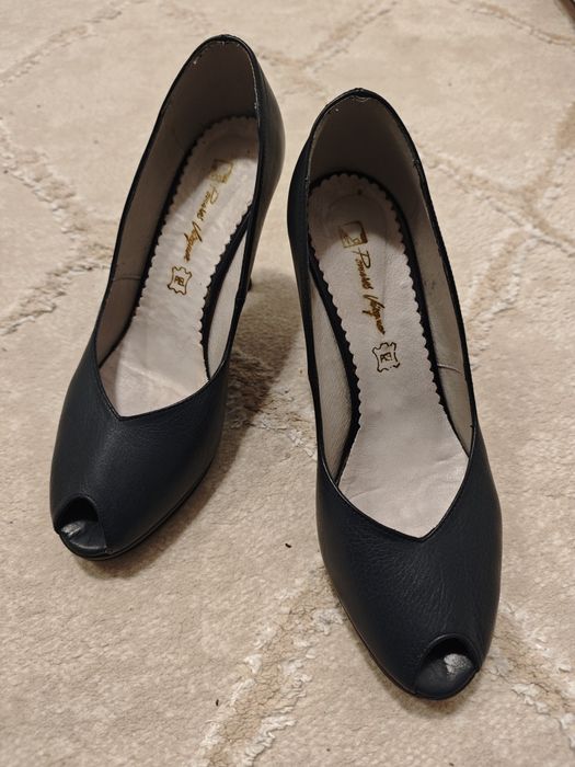 Тъмно сини кожени обувки на ток естествена кожа отворени пръсти