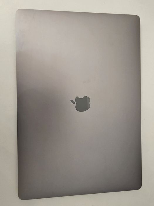 Macbook Pro 16", 2021, i7 9750H, 16GB RAM, 512GB SSD, video Radeon 4GB