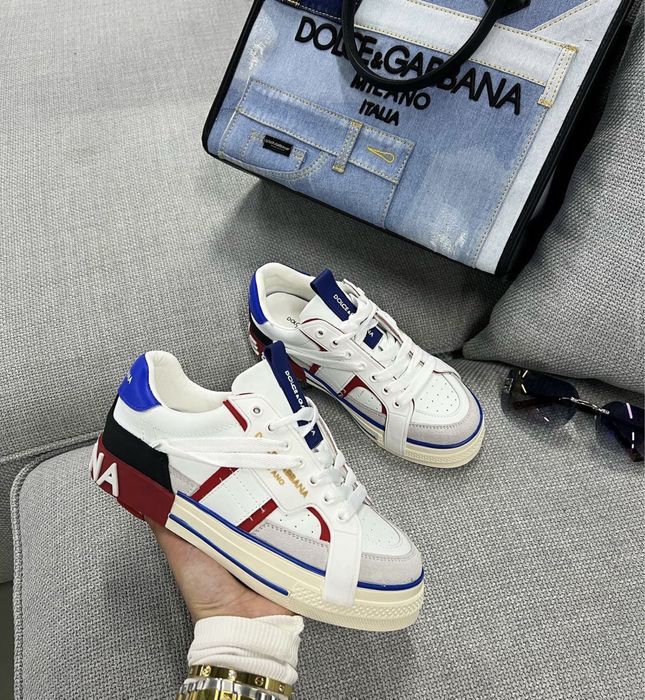 Продам новые кроссовки