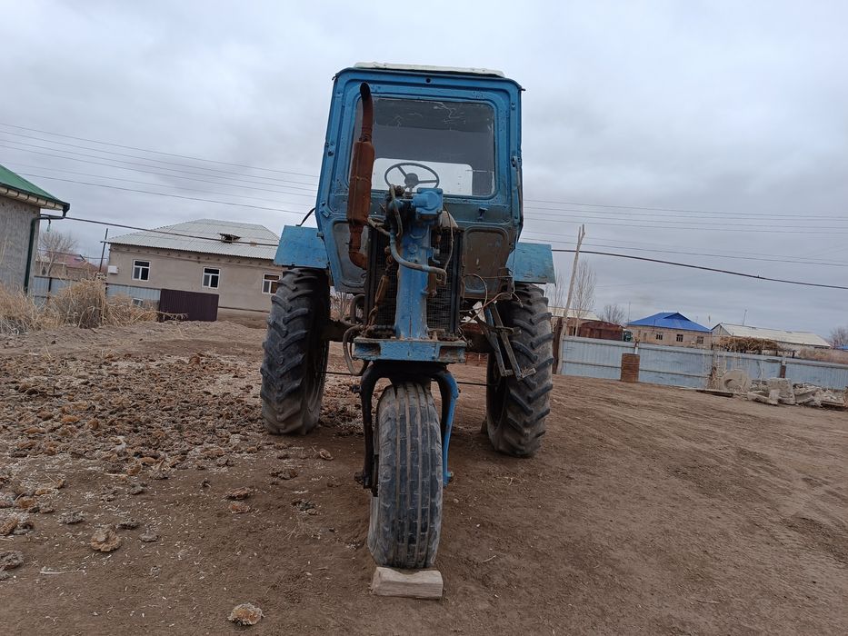 Traktor bar satiladi