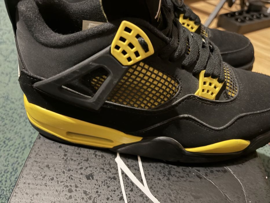 Jordan 4 Yellow Thunder