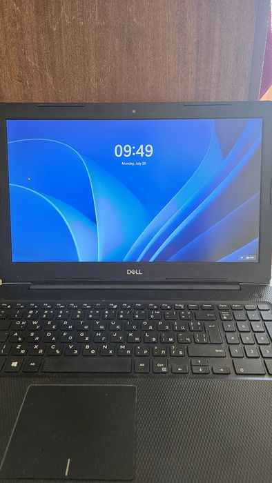 Лаптоп Dell Inspirion 3593 Intel(R) Core(TM) i7-1065G7 CPU @ 1.30GHz 16GB RAM