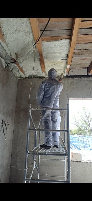 Spuma PU poliuretanica acoperiș izolație termica