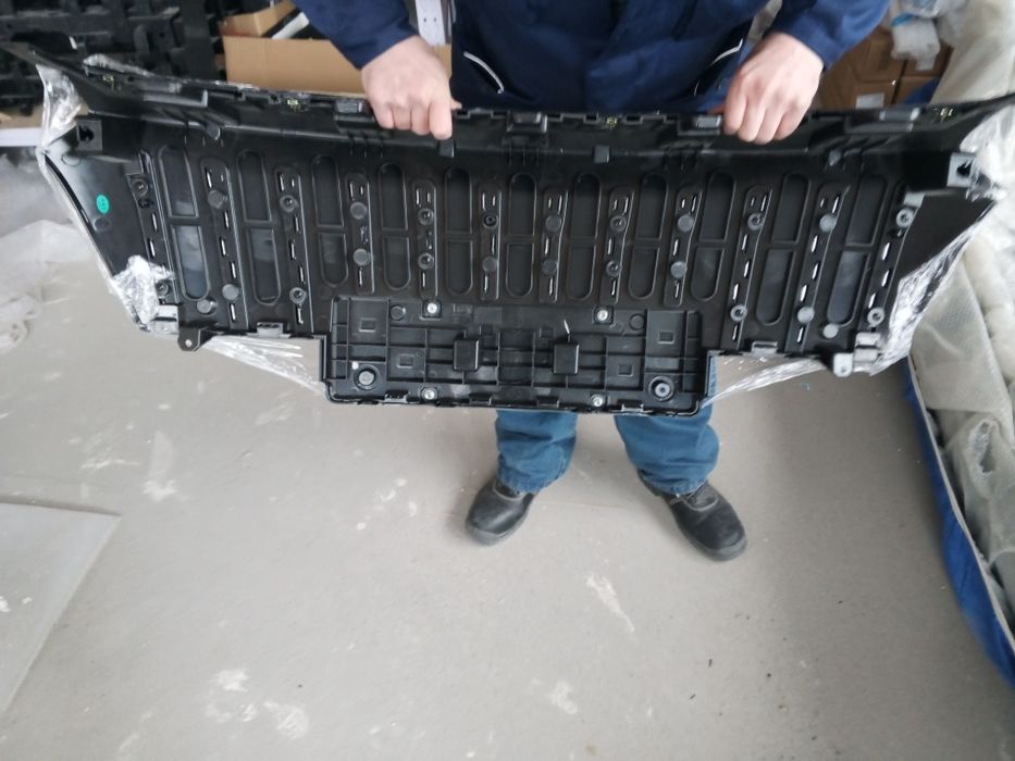 Old oblisovka Hongqi E-QM5. Решетка Радиатора Hongqi E-QM5