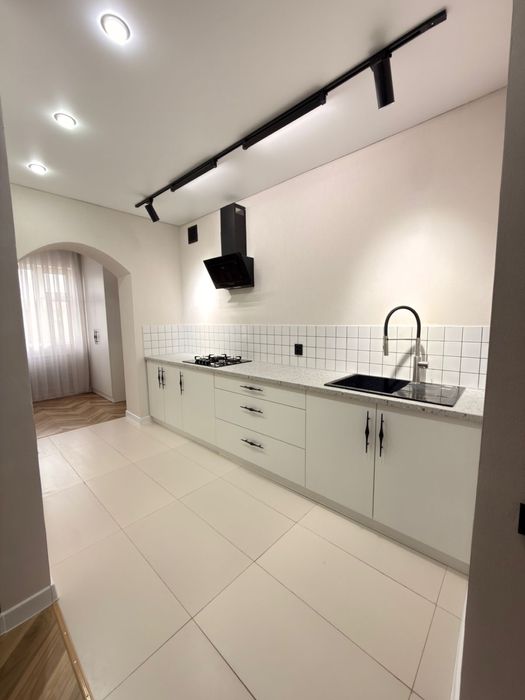 Продам 2 ком кв новый евро ремонт