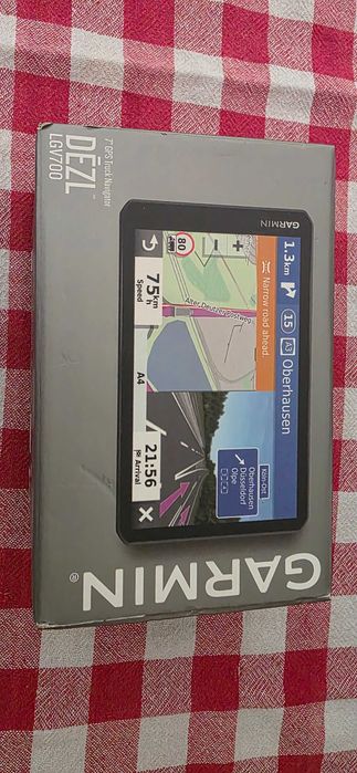 Навигация за камион Garmin Dezl 700 7 инча най новите карти за цяла Европа и Турция пълен комплект работи с Фротком Frotcom