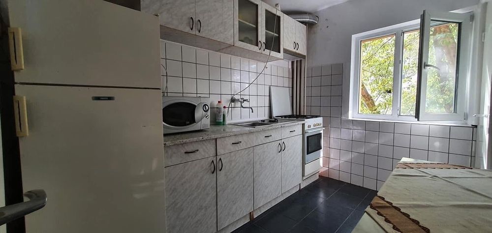 Inchiriez apartament