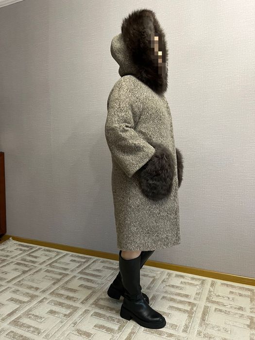 Продам пальто Лама опушке писец