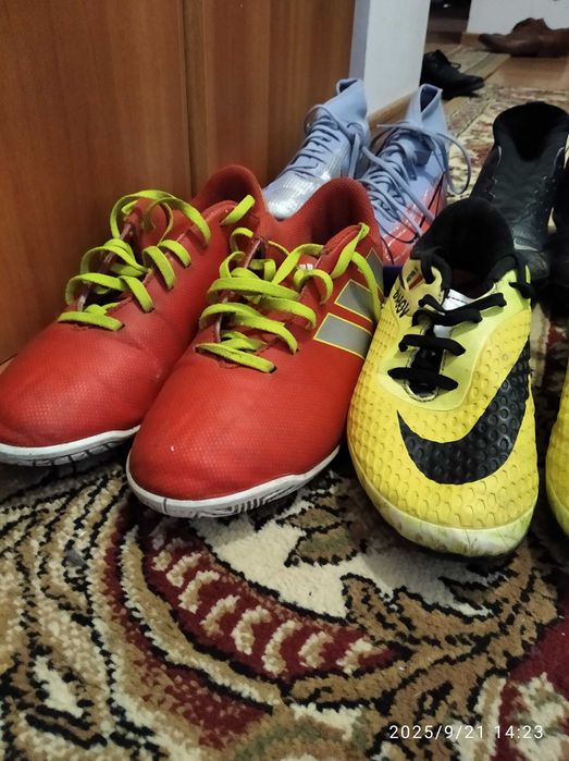 Vând ghete de fotbal,gazon,sintetic  și sală:Adidas,Nike,Puma și Joma