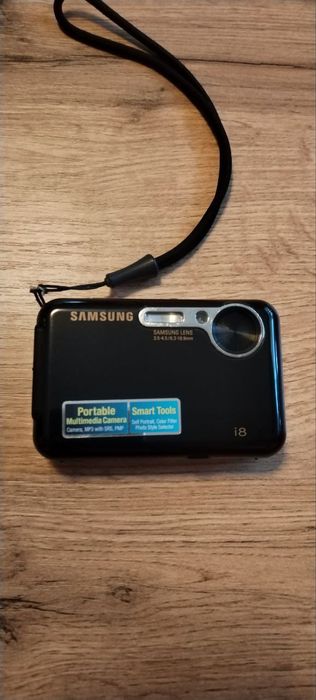 Срочно продам цифровой фотоаппарат Samsung i8