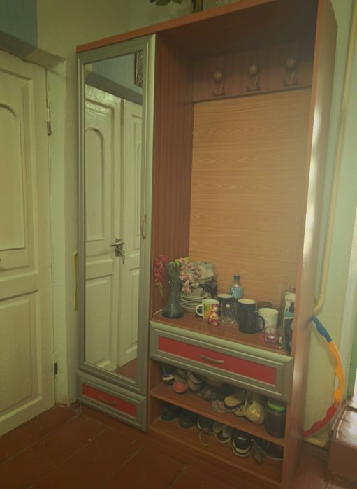 Продается шкаф для прихожей