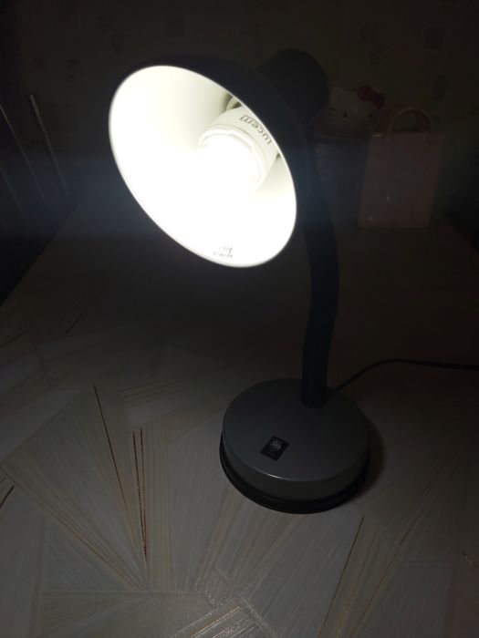 Настольная лампа